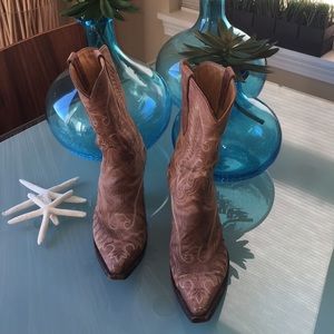 Old Gringo Women’s Cowboy boots. Size 9B.